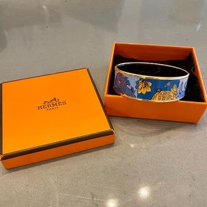 Beautiful Hermés limited design bangle bracelet